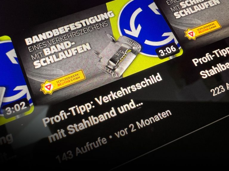 Foto von der Vorschau eines Youtube-Videos der Schilderwerk Beutha zum Thema Bandbefestigung eines Verkehrszeichens mit Bandschlaufen