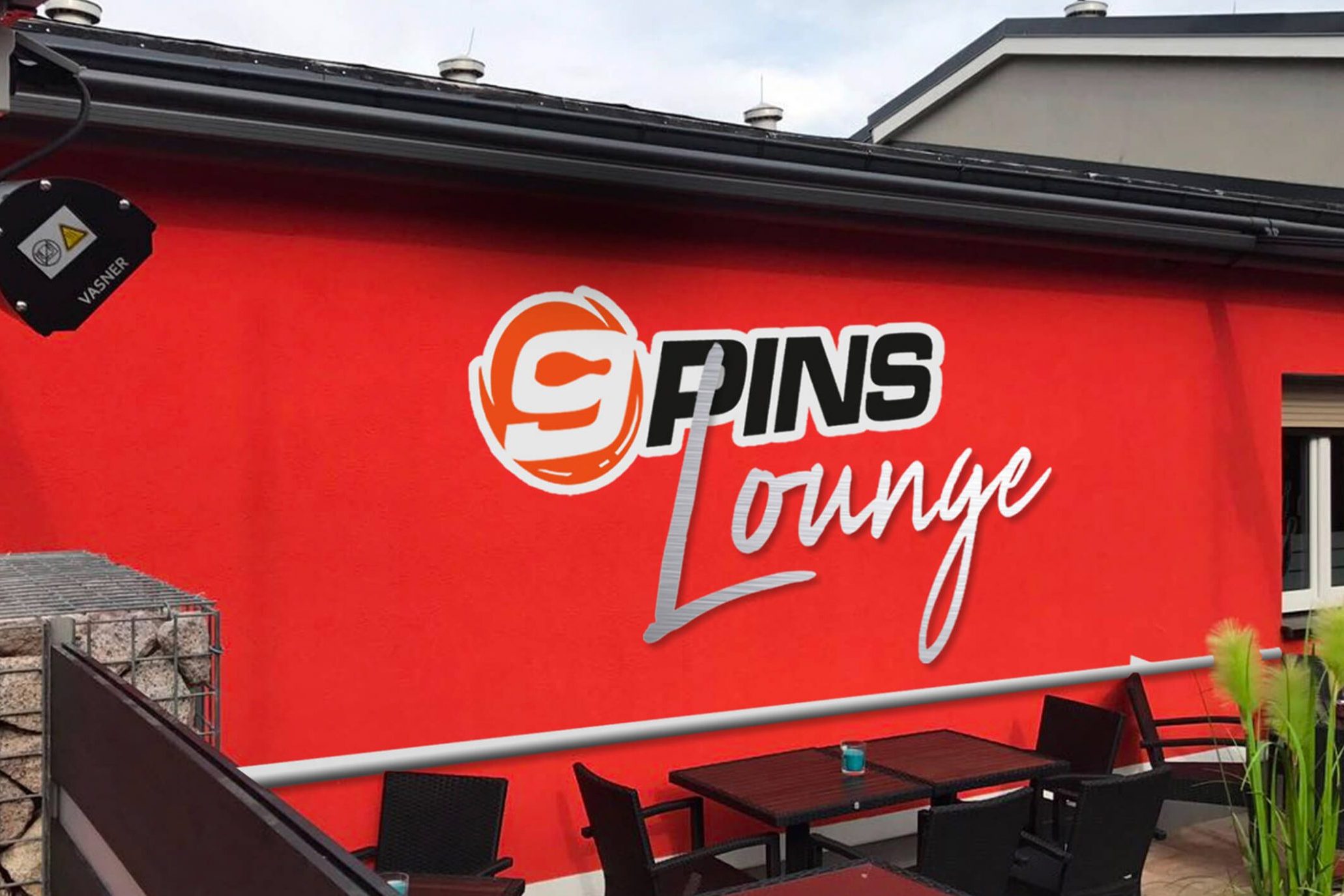 Objekt- & Firmenbeschilderung 7 Referenzbild: Objektbeschriftung der 9-Pins Lounge