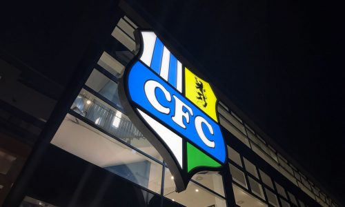 Referenzbild: LED-Reklame des CFCs am CFC-Stadion montiert