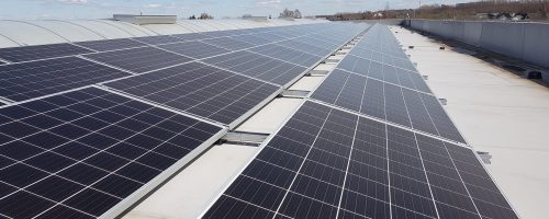 solar1 Bild von Foto von Photovoltaik-Platten auf einem Dach
