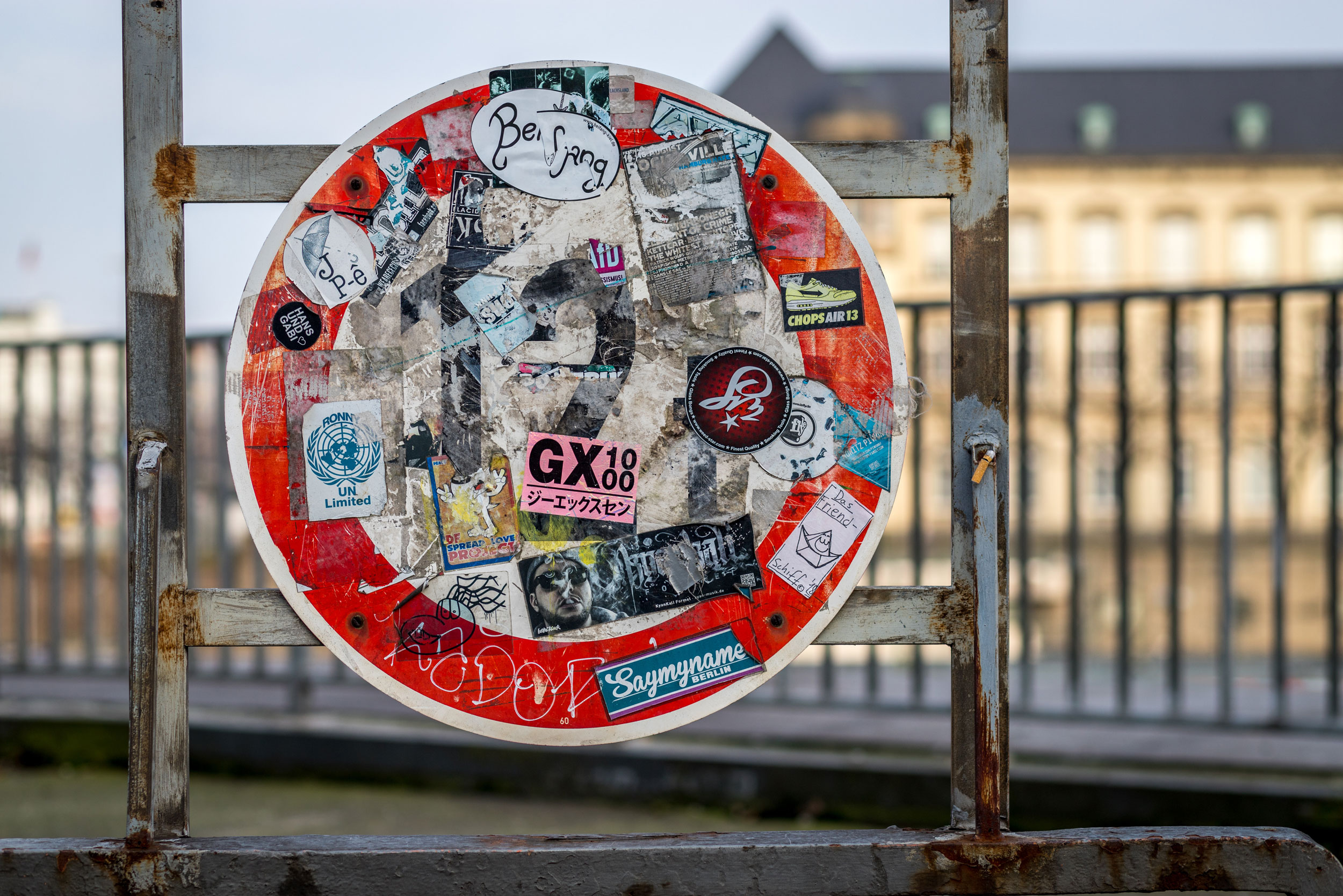 Der Astifol-Antihaft-Schutzfilm ist ein wirksames Mittel gegen Sticker-Vandalismus.