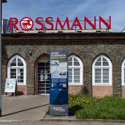 Stele Regulus alter Flughafen