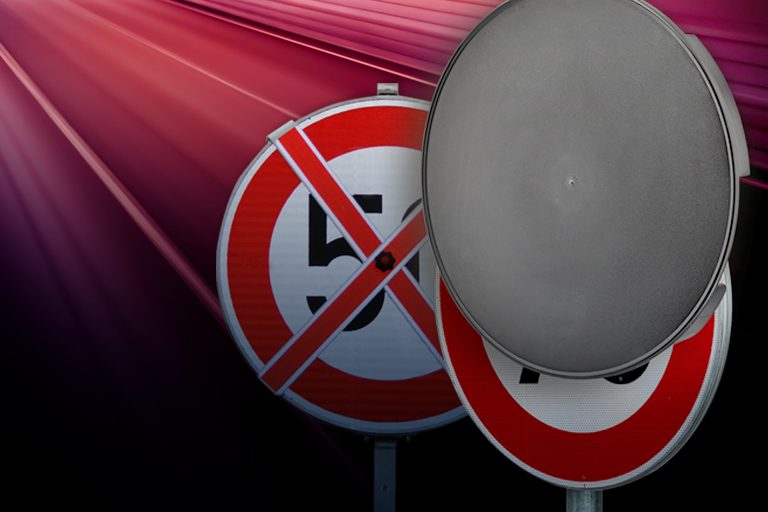 Verkehrsschilder die ausgekreuzt sind