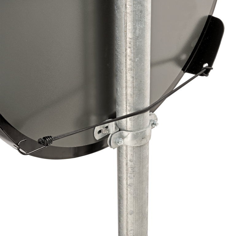 Das Bild zeigt den unteren Teil der schwarzen, runden Schildabdeckung in der Detailansicht. Speziell wird hier die Befestigung am Schild mit einem Haken und einem Gummiband gezeigt.