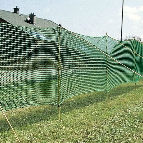 Schneefangzaun SFZ50-0000 auf grünem Gelände