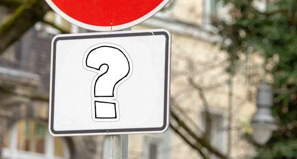 Zusatzschild mit Platzhalter-Fragezeichen