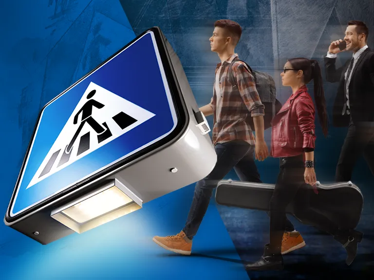 Beleuchtetes Fußgängerüberweg-Schild (Zeichen 350) vor drei gehenden Personen auf blauem Hintergrund.