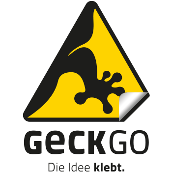 GECKGO Markenlogo mit Gecko-Icon auf gelbem Warnsymbol und Schriftzug ‚Die Idee klebt‘