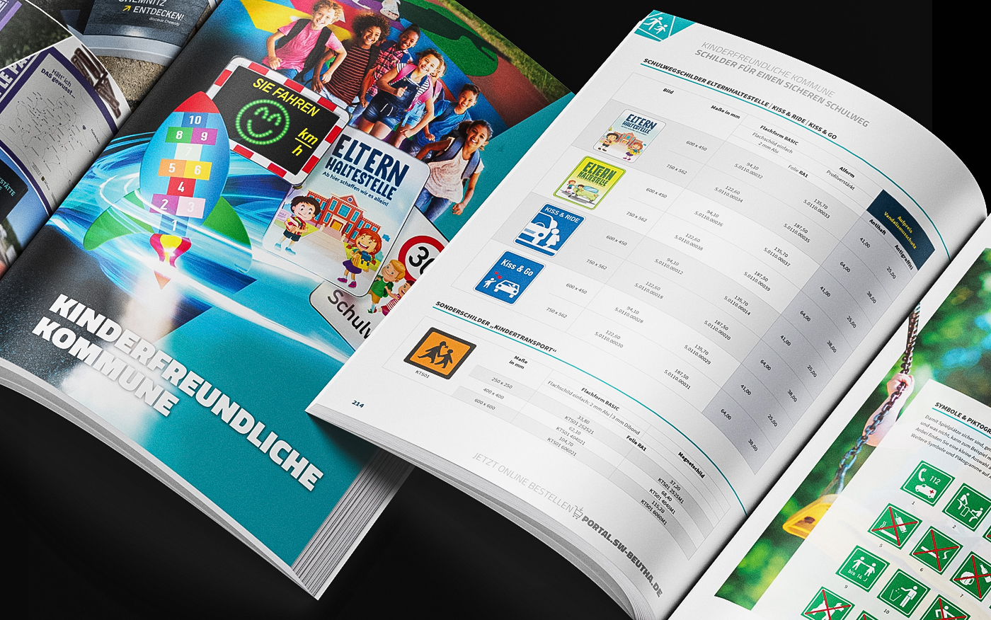 Geöffneter Verkehrsschilder-Katalog mit kinderfreundlicher Kommune, Schulwegschildern und Verkehrssicherheitslösungen für Kinder