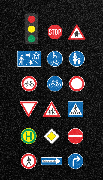 Verschiedene Verkehrszeichen als Bodenmarkierungen auf Asphaltboden.