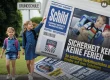 Schulkinder vor einer Grundschule neben SCHILD-Zeitung Ausgabe 7 mit Tipps für mehr Sicherheit auf dem Schulweg.